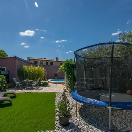Arwen, With Pool Apartament