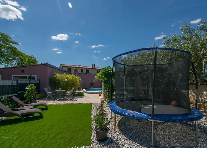 Arwen, With Pool Apartament