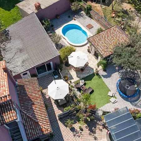 Arwen, With Pool Appartement *