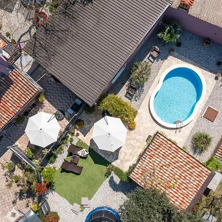 Appartement Arwen, With Pool Juršići